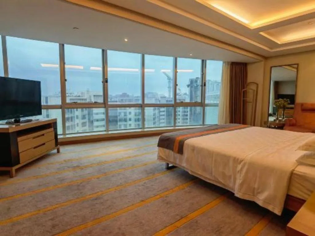 Bed in Golden Sea View Hotel Haikou