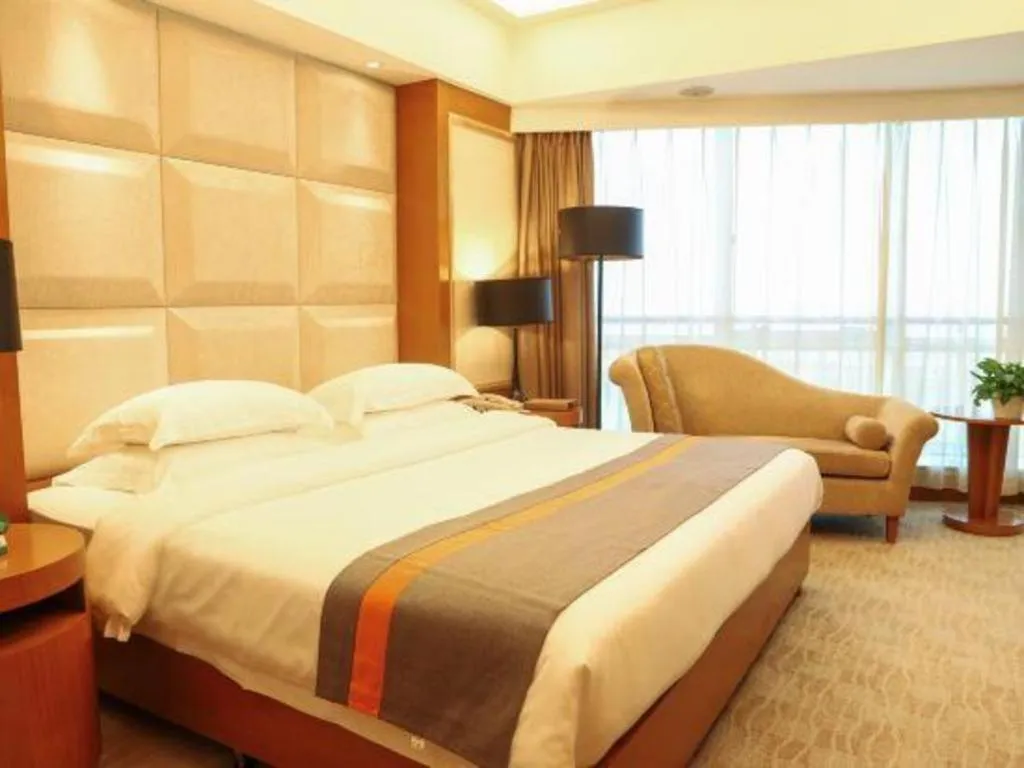 Bed in Golden Sea View Hotel Haikou