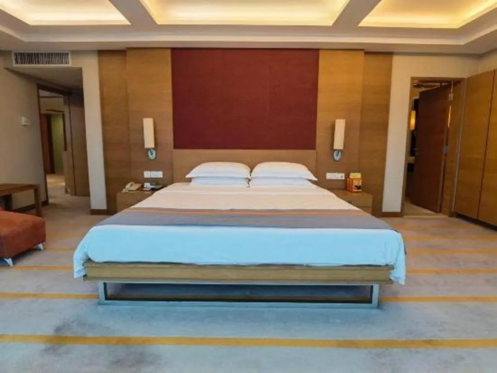 Bed in Golden Sea View Hotel Haikou