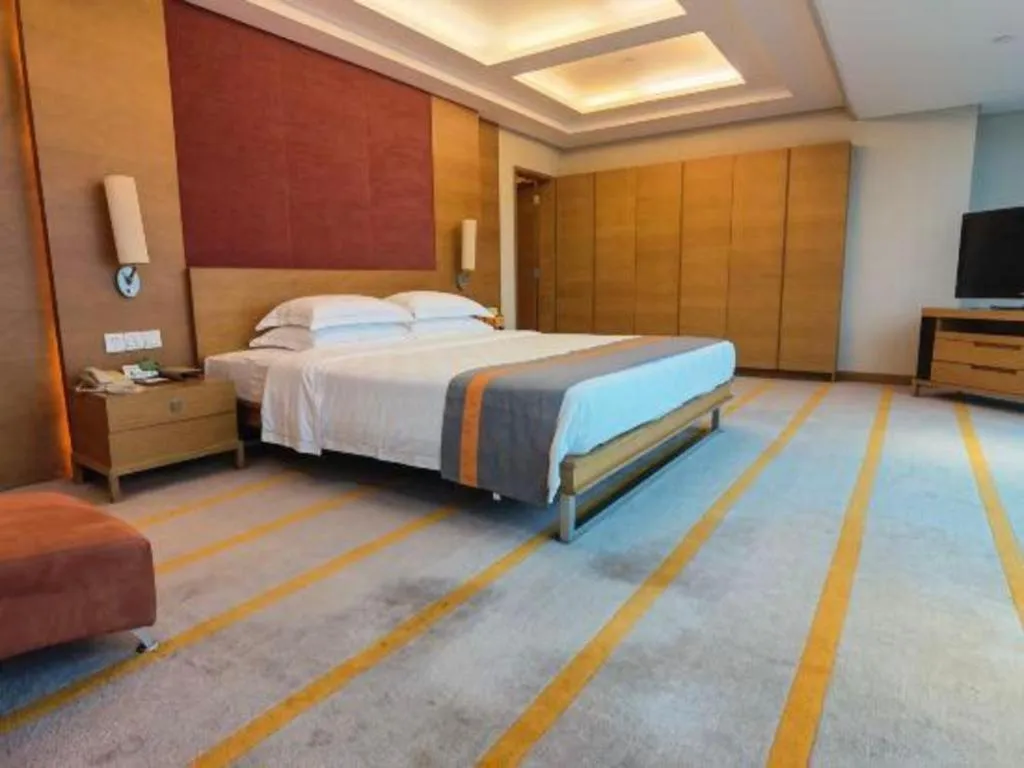 Bed in Golden Sea View Hotel Haikou