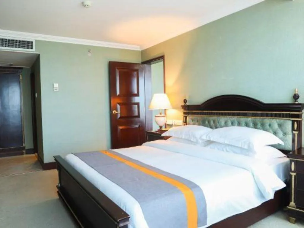 Bed in Golden Sea View Hotel Haikou