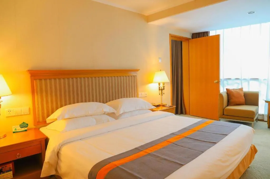 Bed in Golden Sea View Hotel Haikou