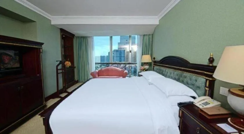Bed in Golden Sea View Hotel Haikou