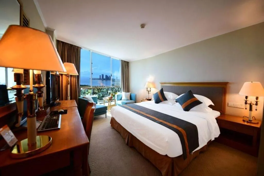 Bed in Golden Sea View Hotel Haikou