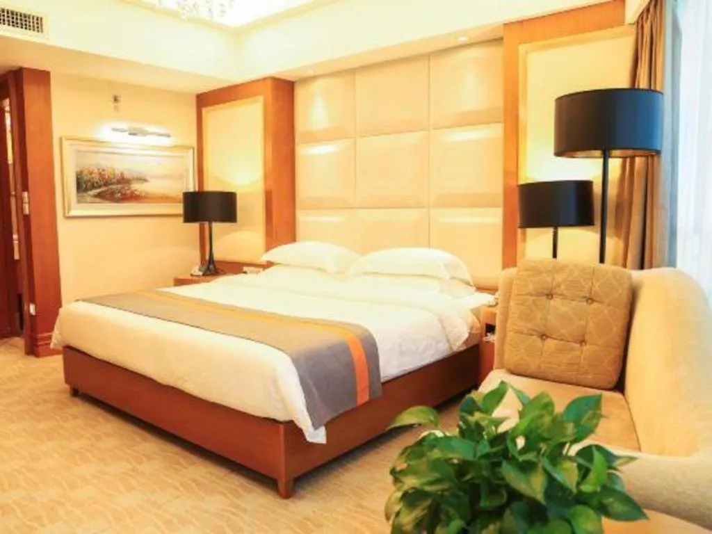 Bed in Golden Sea View Hotel Haikou