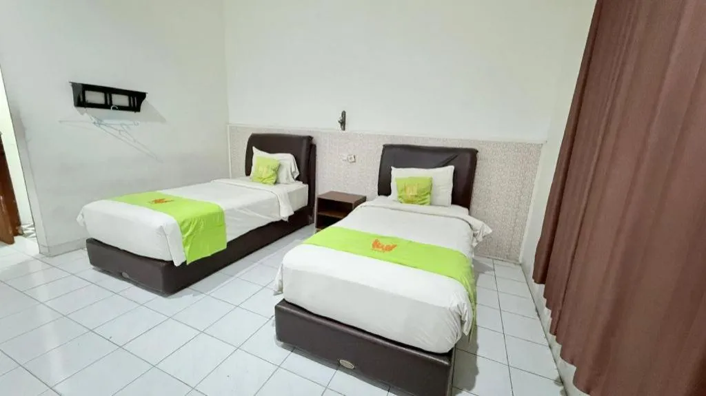 Bed in Hotel Huswah Airport