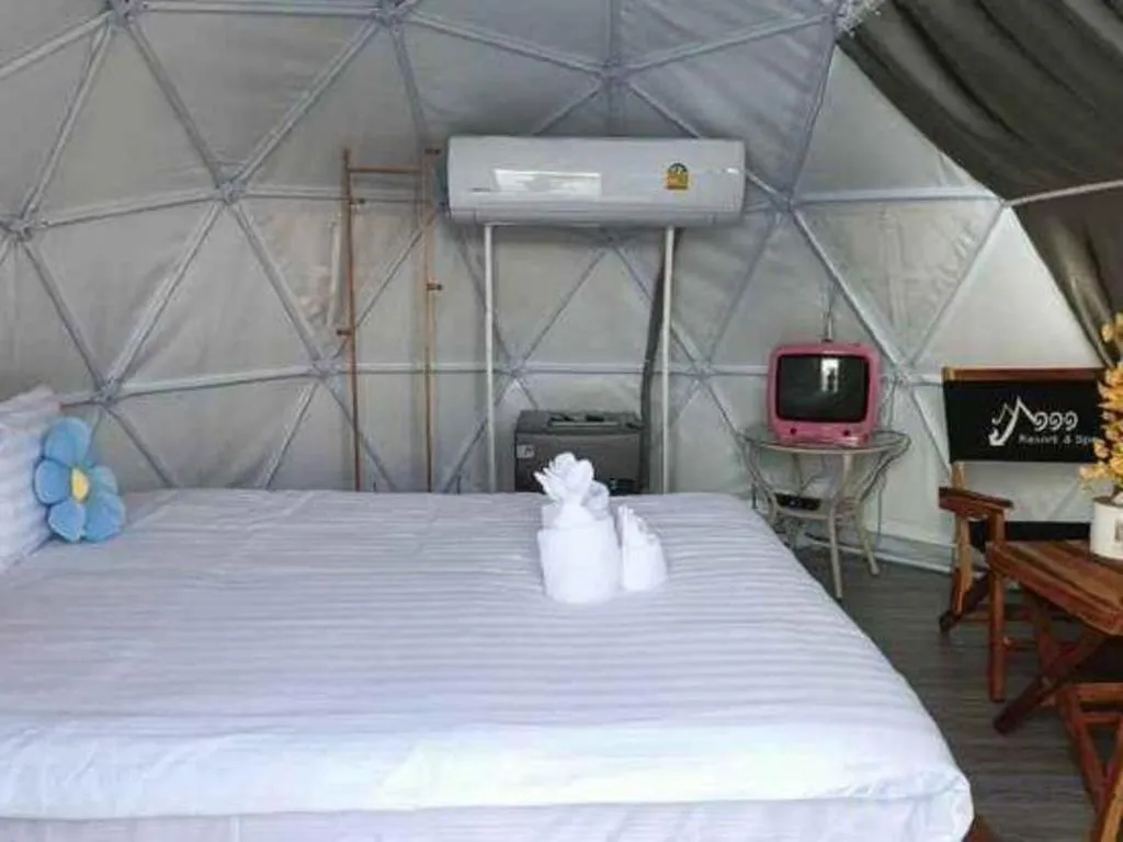 Bed in 111 Resort and Spa