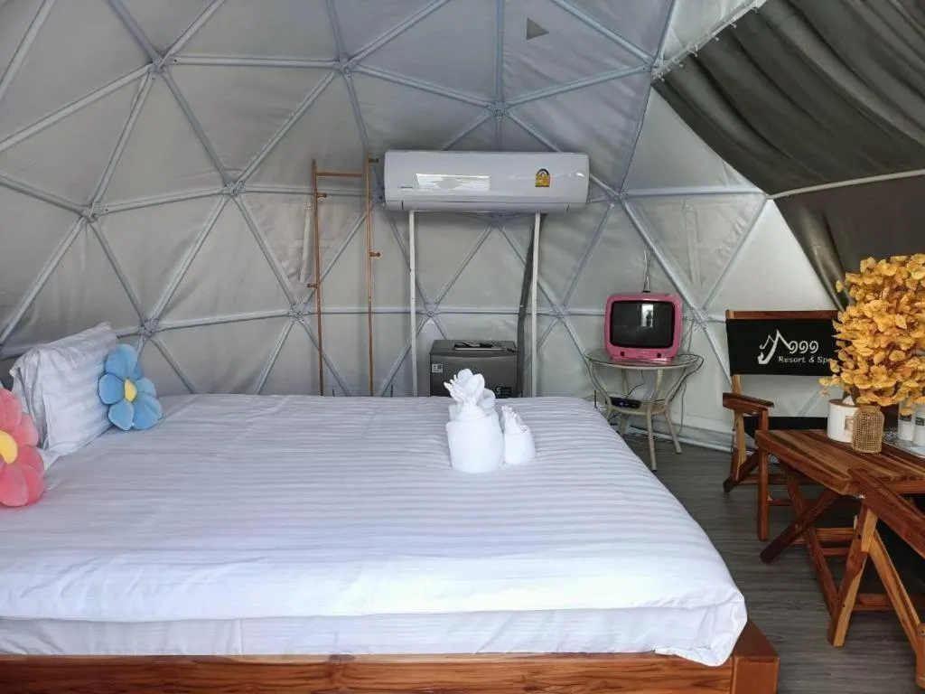 Bed in 111 Resort and Spa