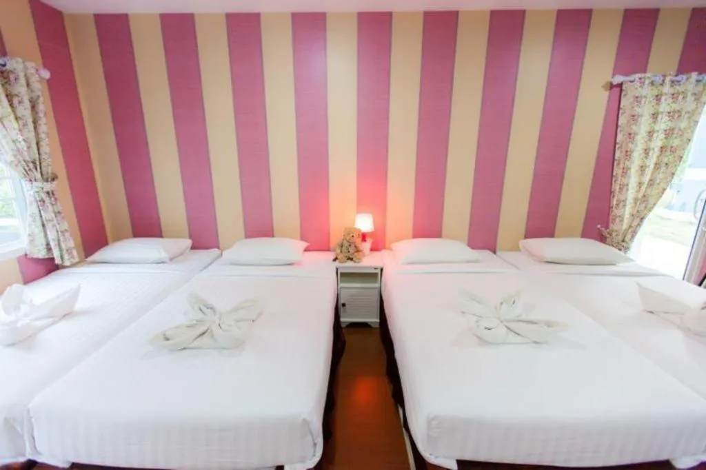 Bed in Varee Valley Resort and Restaurant