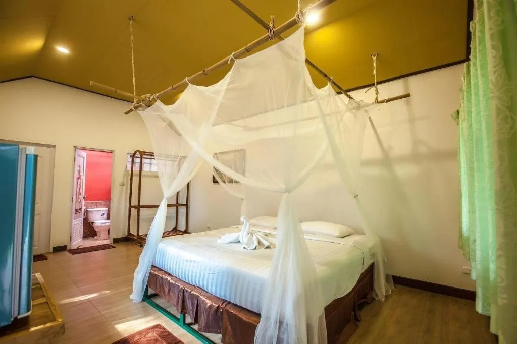 Bed in Varee Valley Resort and Restaurant