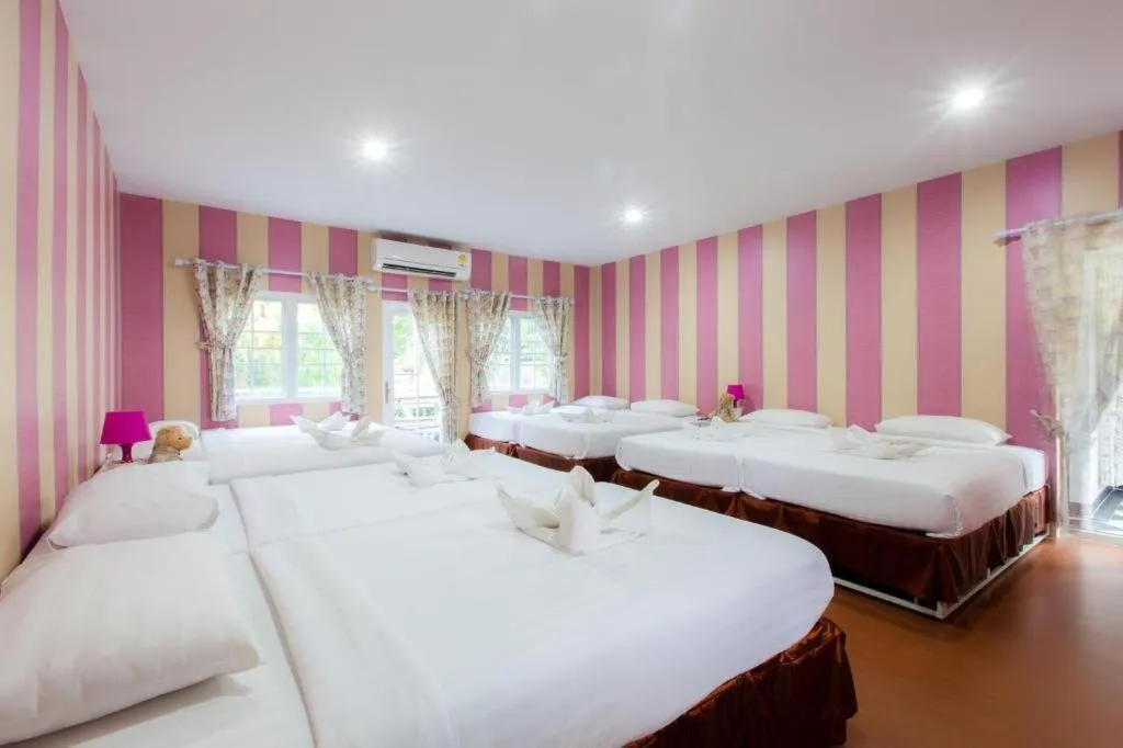 Bed in Varee Valley Resort and Restaurant