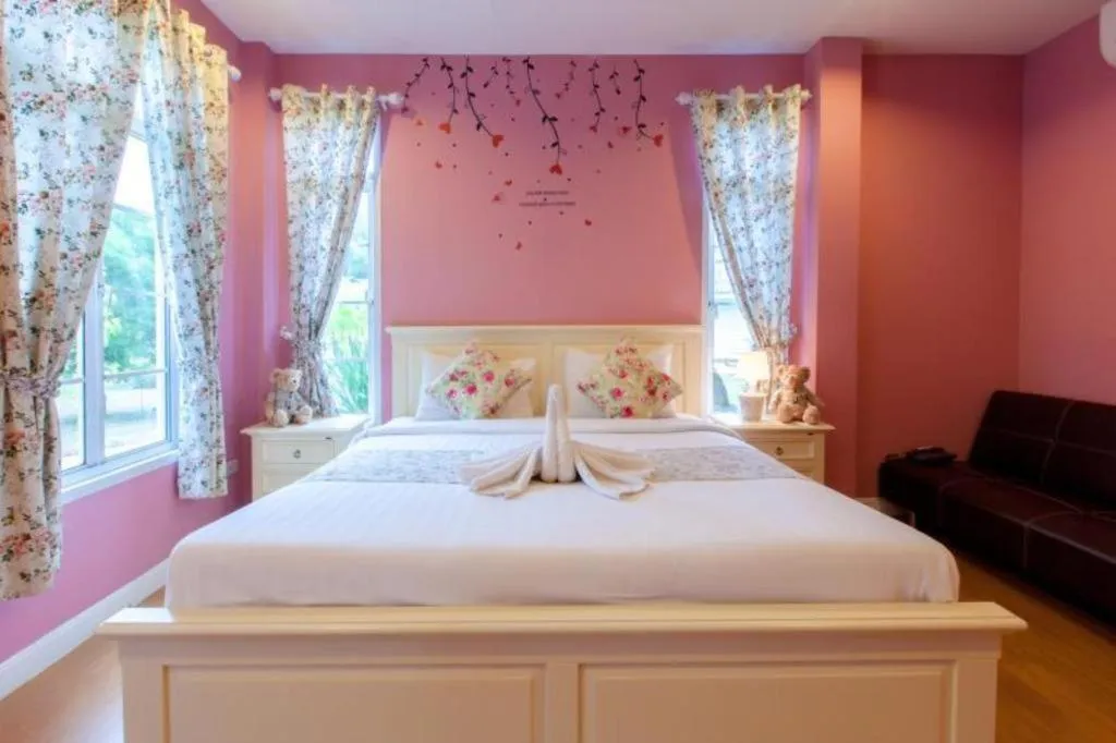 Bed in Varee Valley Resort and Restaurant