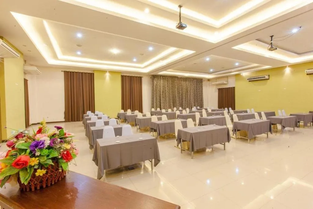 Varee Valley Resort and Restaurant