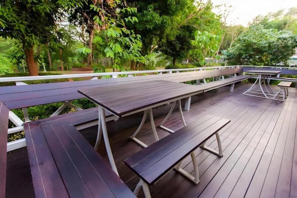 Varee Valley Resort and Restaurant