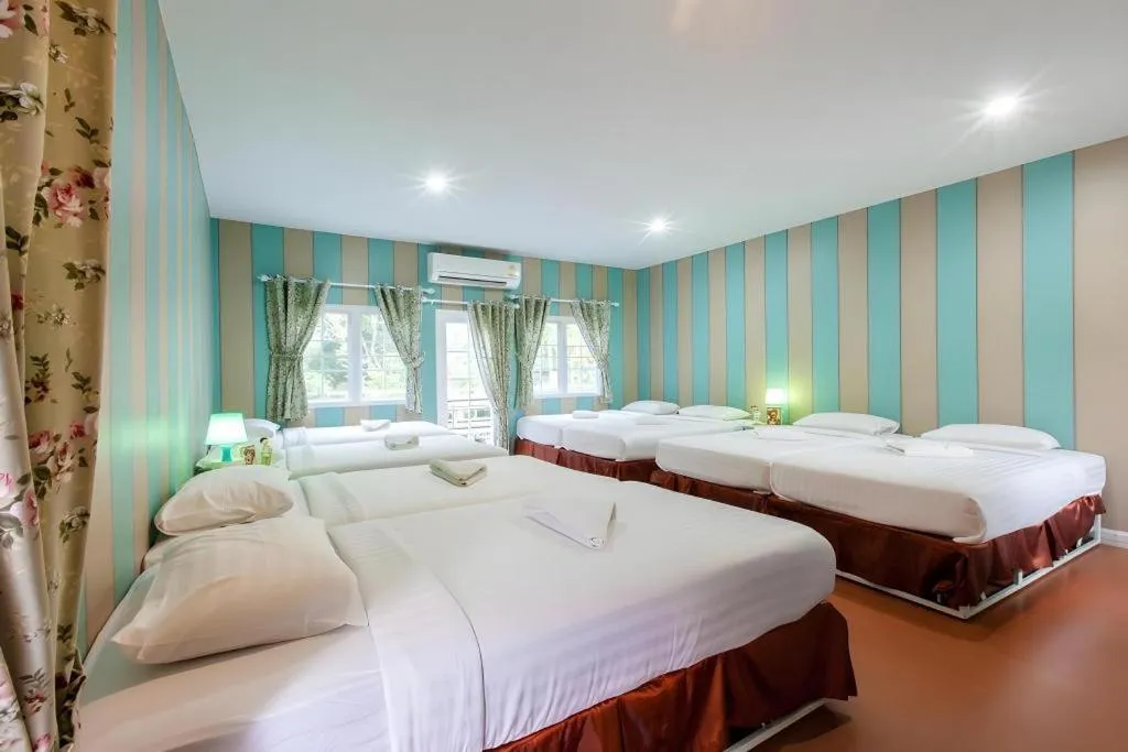 Bed in Varee Valley Resort and Restaurant