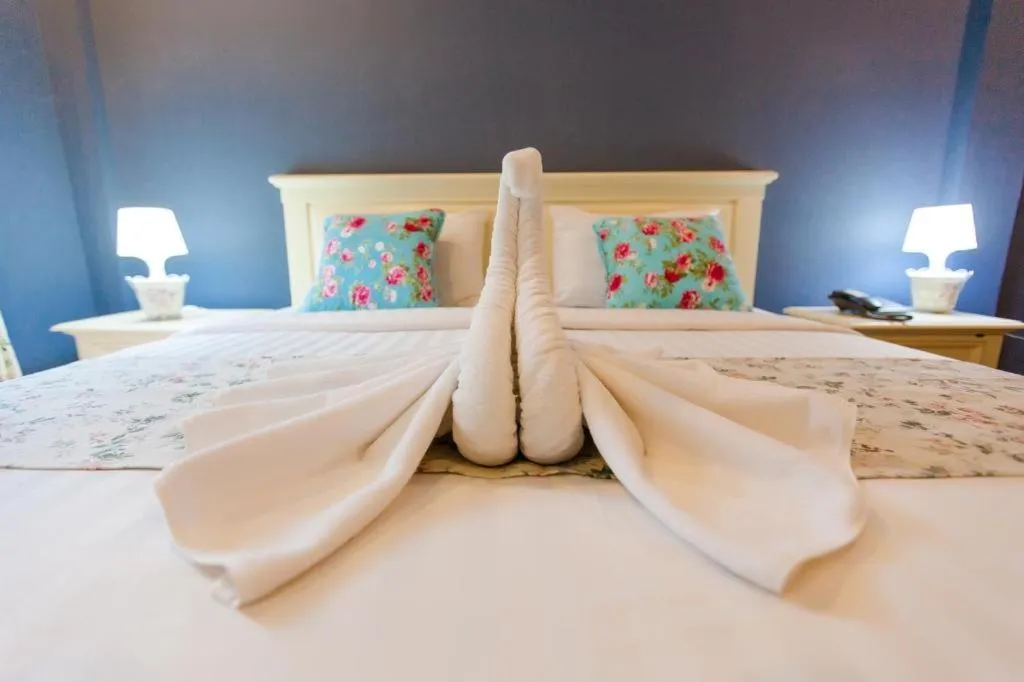 Bed in Varee Valley Resort and Restaurant