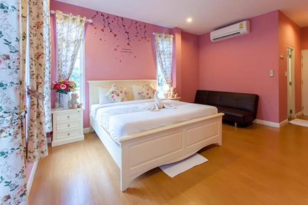 Bed in Varee Valley Resort and Restaurant