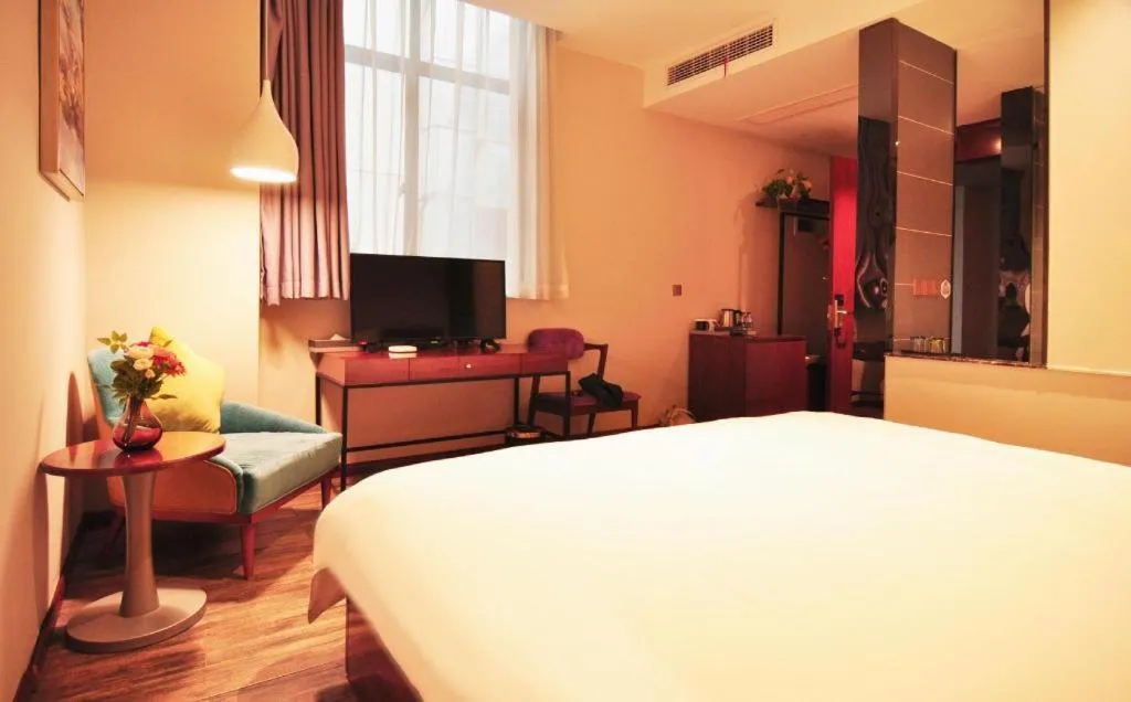 Bed in Hangzhou Berman Hotel