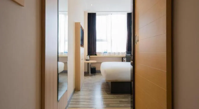 Bed in City Comfort Inn Changsha Tangshuili Fuyou