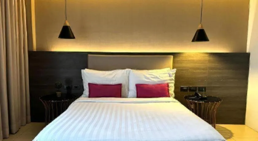 Bed in Home Crest Hotel