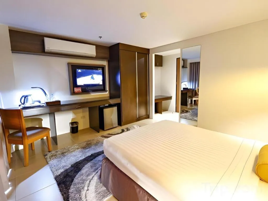 Bed in Home Crest Hotel