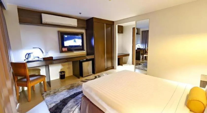 Bed in Home Crest Hotel