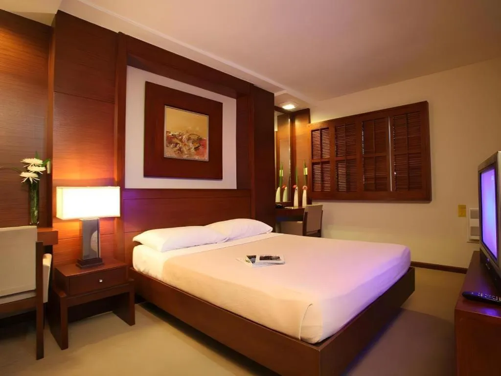 Bed in Amorsolo Mansion Hotel