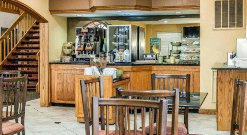 Quality Inn & Suites Shelbyville I-74