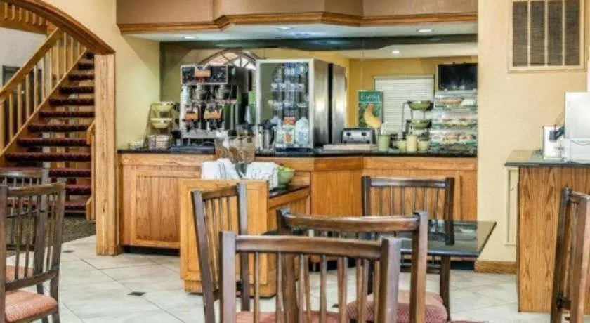 Quality Inn & Suites Shelbyville I-74