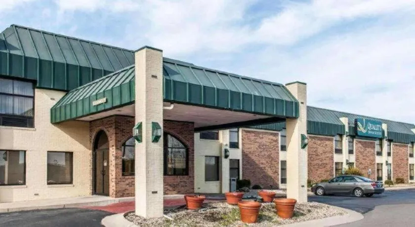 Quality Inn & Suites Shelbyville I-74