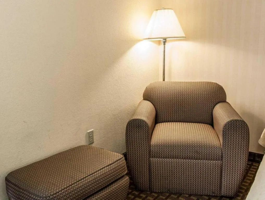 Quality Inn & Suites Shelbyville I-74