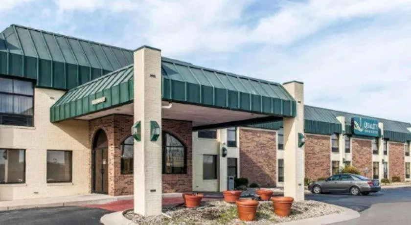 Quality Inn & Suites Shelbyville I-74