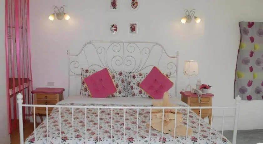 Bed in Rak Na Suan Pueng Resort