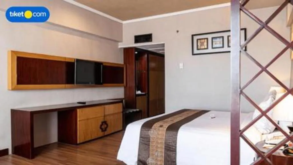 Bed in Regent's Park Hotel at Kayutangan Malang