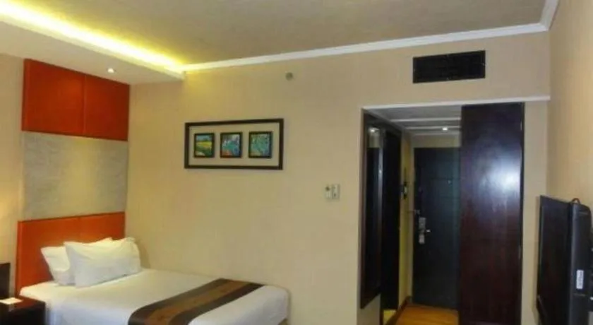 Bed in Regent's Park Hotel at Kayutangan Malang