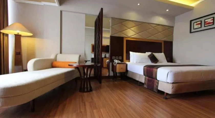 Bed in Regent's Park Hotel at Kayutangan Malang