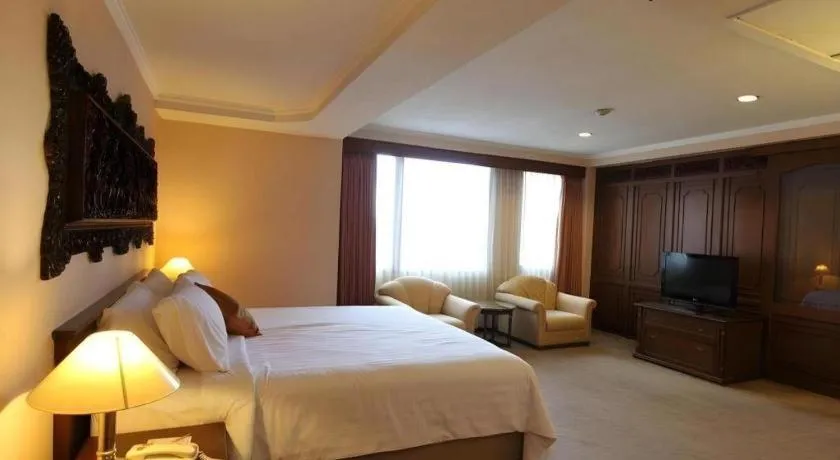 Bed in Regent's Park Hotel at Kayutangan Malang