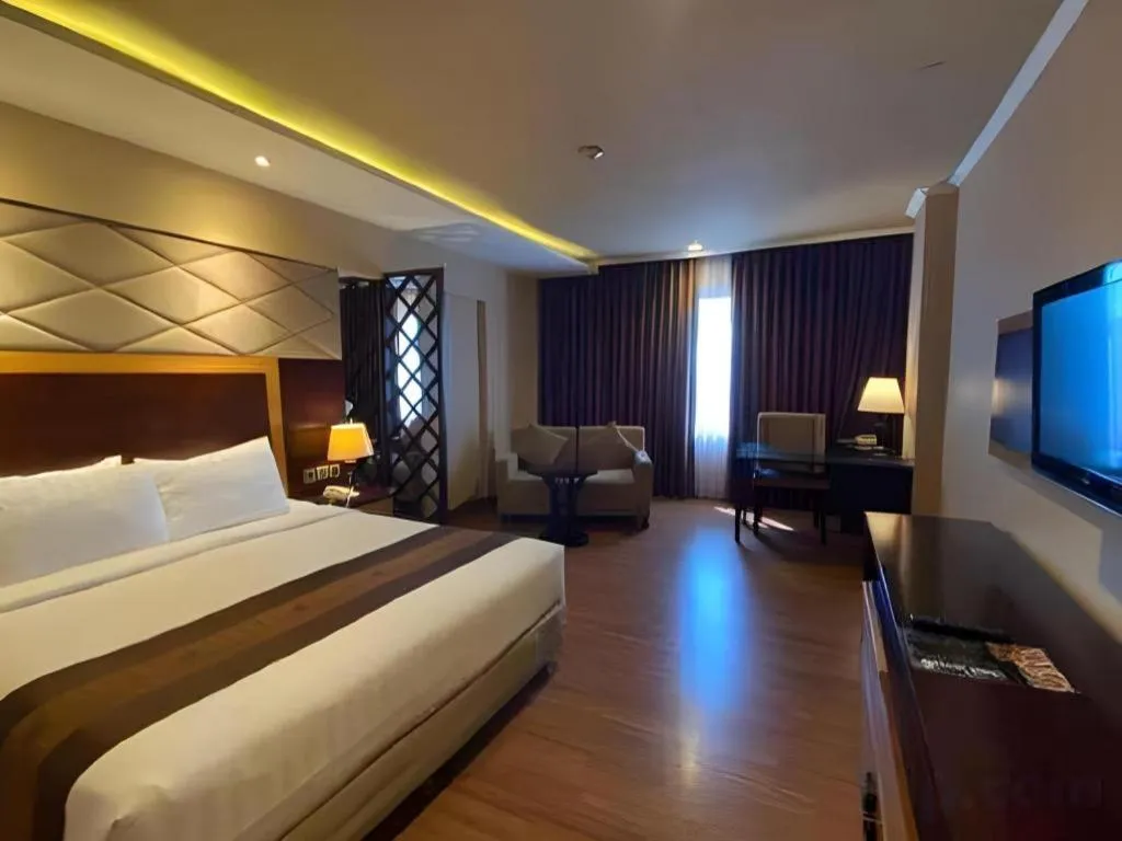 Bed in Regent's Park Hotel at Kayutangan Malang