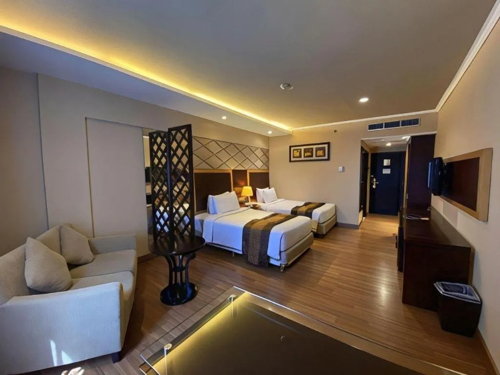 Bed in Regent's Park Hotel at Kayutangan Malang