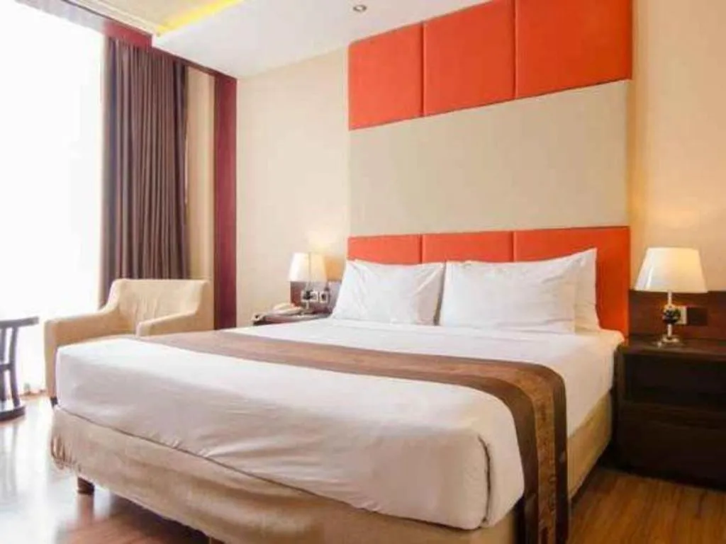 Bed in Regent's Park Hotel at Kayutangan Malang
