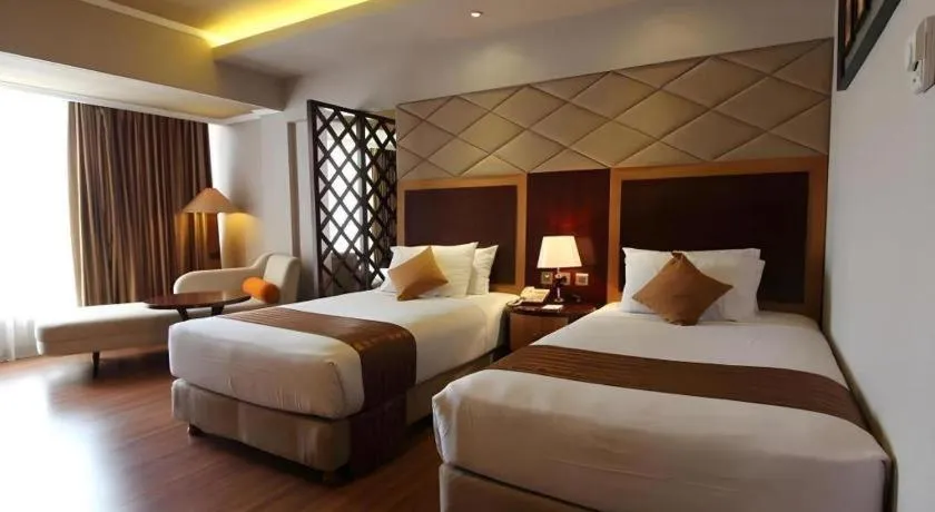 Bed in Regent's Park Hotel at Kayutangan Malang