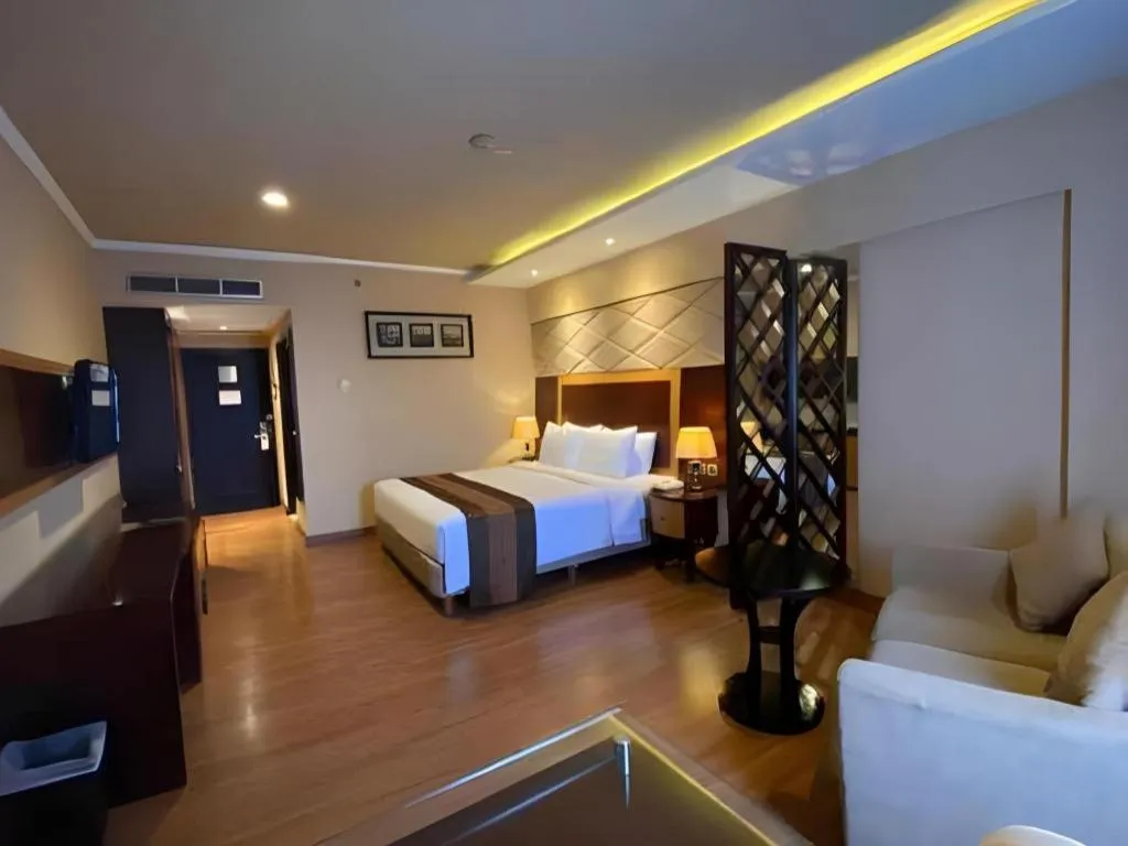 Bed in Regent's Park Hotel at Kayutangan Malang