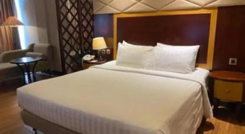 Bed in Regent's Park Hotel at Kayutangan Malang
