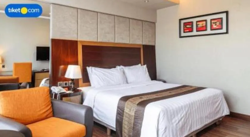 Bed in Regent's Park Hotel at Kayutangan Malang