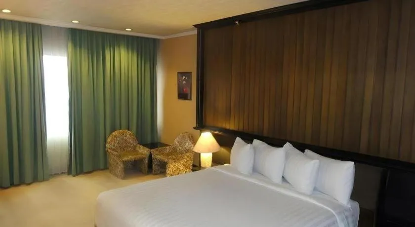 Bed in Regent's Park Hotel at Kayutangan Malang
