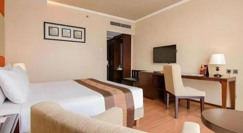 Bed in Regent's Park Hotel at Kayutangan Malang