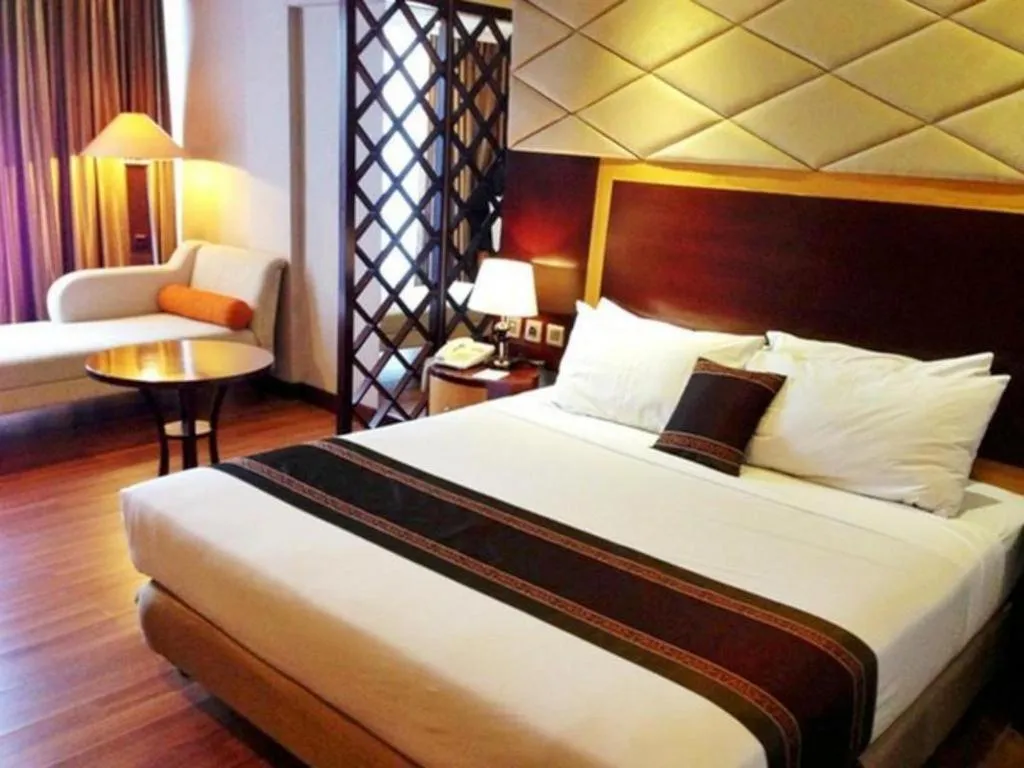 Bed in Regent's Park Hotel at Kayutangan Malang
