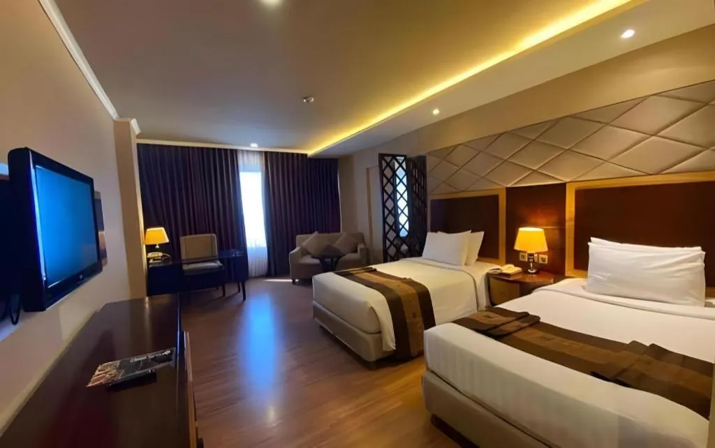Bed in Regent's Park Hotel at Kayutangan Malang