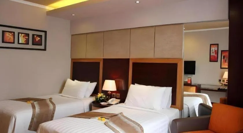 Bed in Regent's Park Hotel at Kayutangan Malang