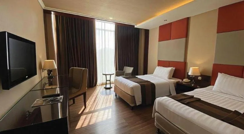 Bed in Regent's Park Hotel at Kayutangan Malang